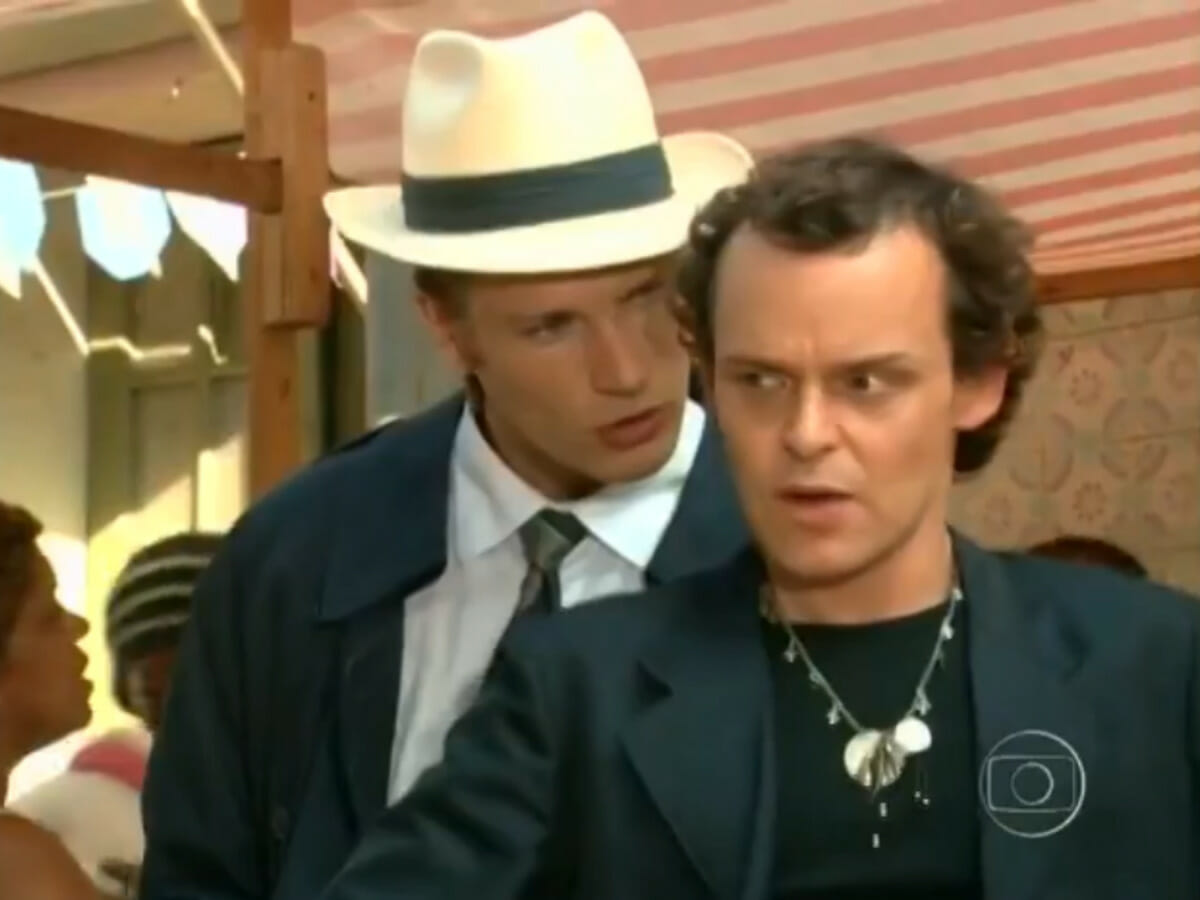 Helinho (Matheus Nachtergaeke) e Roberval (Rodrigo Hilbert) em Da Cor do Pecado (Reprodução/Globo)