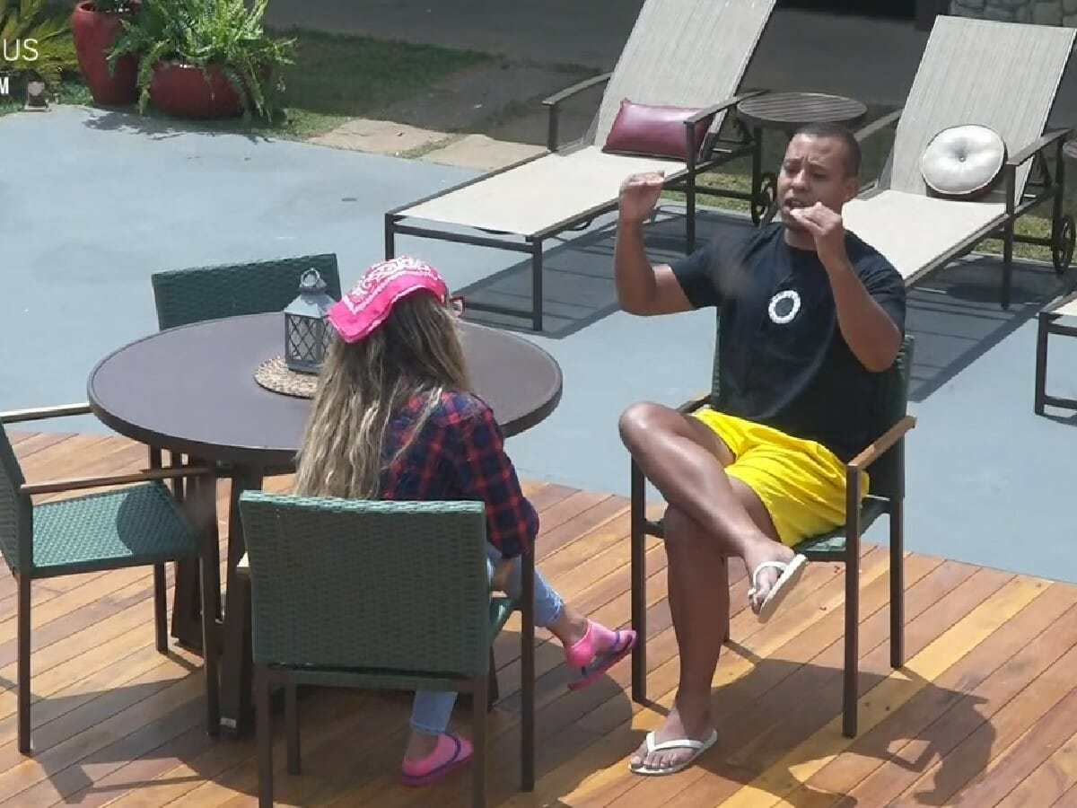 Erika Schneider e Mussunzinho em A Fazenda 13 (Reprodução/PlayPlus)