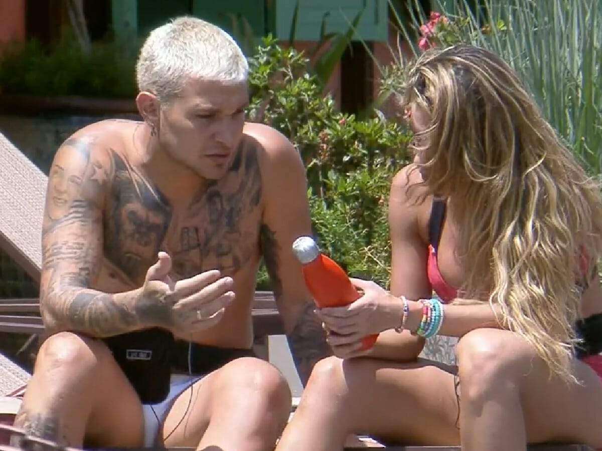 MC Gui e Erika Schneider em A Fazenda 13 (Reprodução/PlayPlus)