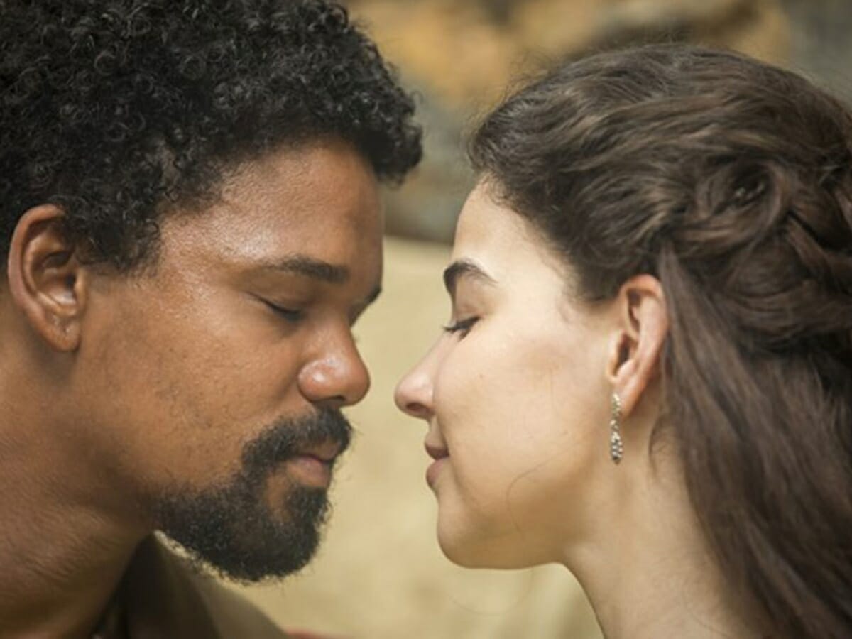 Samuel (Michel Gomes) e Pilar (Gabriela Medvedovski) de Nos Tempos do Imperador