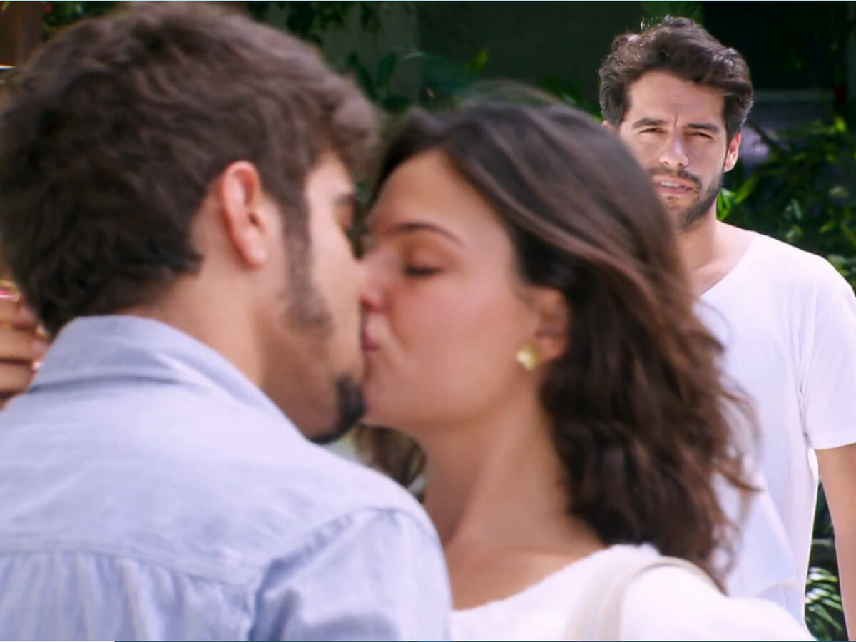 Marcela (Isis Valverde), Edgar (Caio Castro) e Renato (Guilherme Winter) em Ti Ti Ti