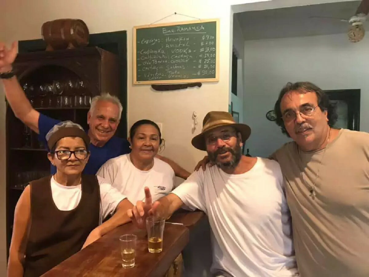 Os músicos Almir Sater e Guilherme Rondon na fazenda Barra Mansa, no Pantanal