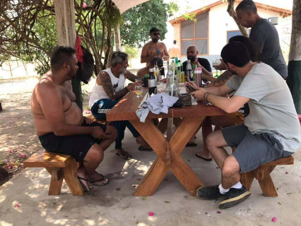 Equipe do remake de Pantanal na fazenda Barra Mansa