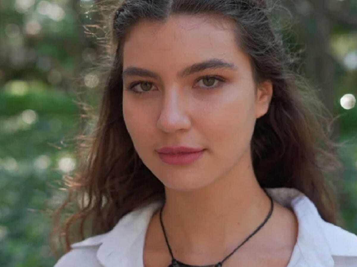 A atriz Alanis Guillen
