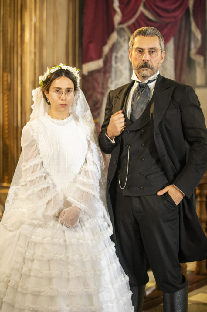 Dolores (Daphne Bozaski) e Tonico (Alexandre Nero) de Nos Tempos do Imperador (Divulga&ccedil;&atilde;o/Globo)