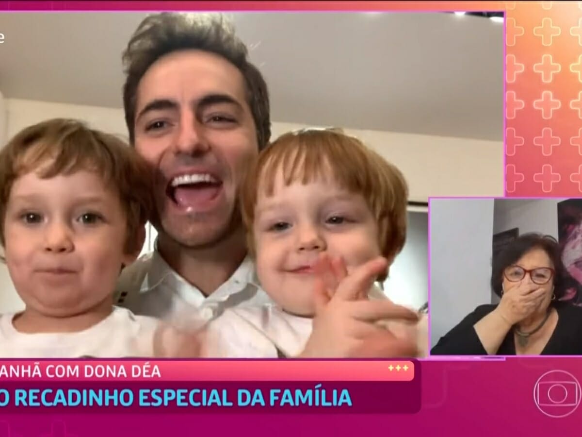 Thales Bretas com os filhos, Gael e Romeu, e Déa Lúcia, mãe de Paulo Gustavo, no Mais Você