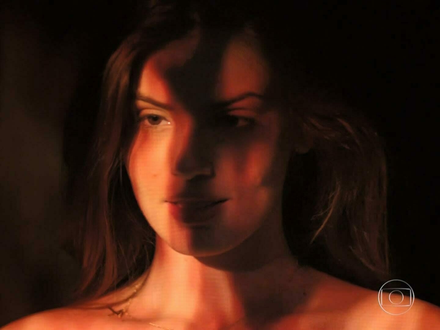 Angel (Camila Queiroz) em Verdades Secretas (Reprodução/Twitter)