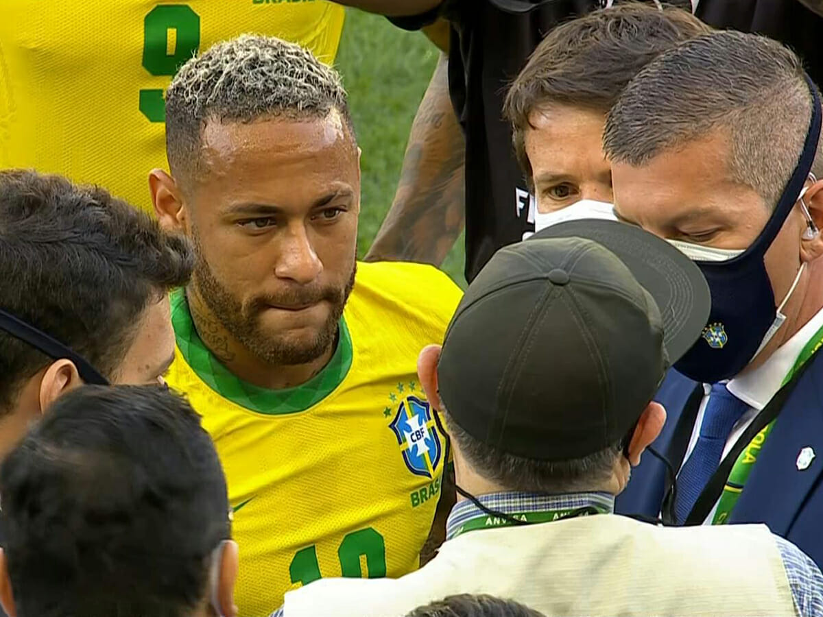 Equipe da Anvisa interrompe partida entre Brasil e Argentina na Neo Química Arena