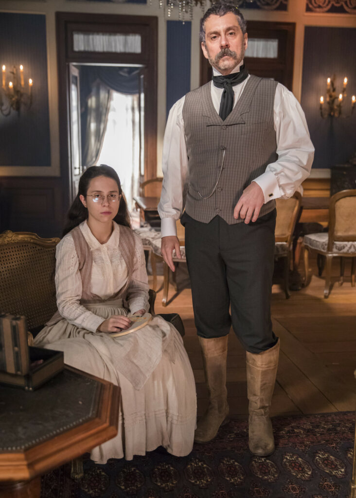 Tonico (Alexandre Nero) e Dolores (Daphne Bozaski )de Nos Tempos do Imperador (TV Globo/Divulga&ccedil;&atilde;o)