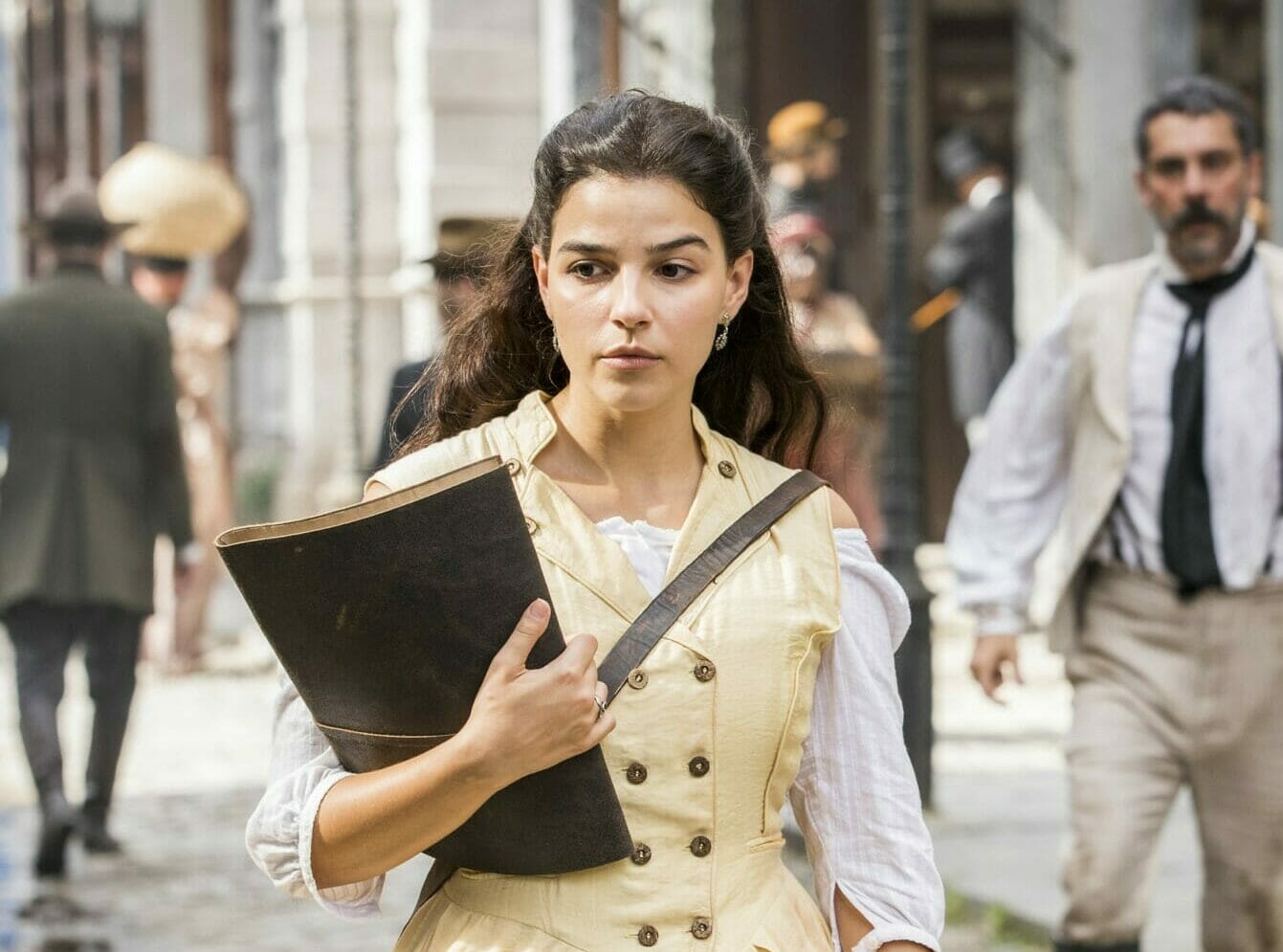 Pilar (Gabriela Medvedovski)