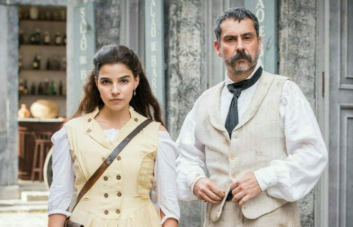 Tonico (Alexandre Nero) e Pilar (Gabriela Medvedovski) de Nos Tempos do Imperado (Divulgação/Divulgação)