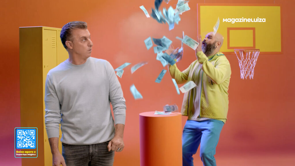 Luciano Huck com Magalu