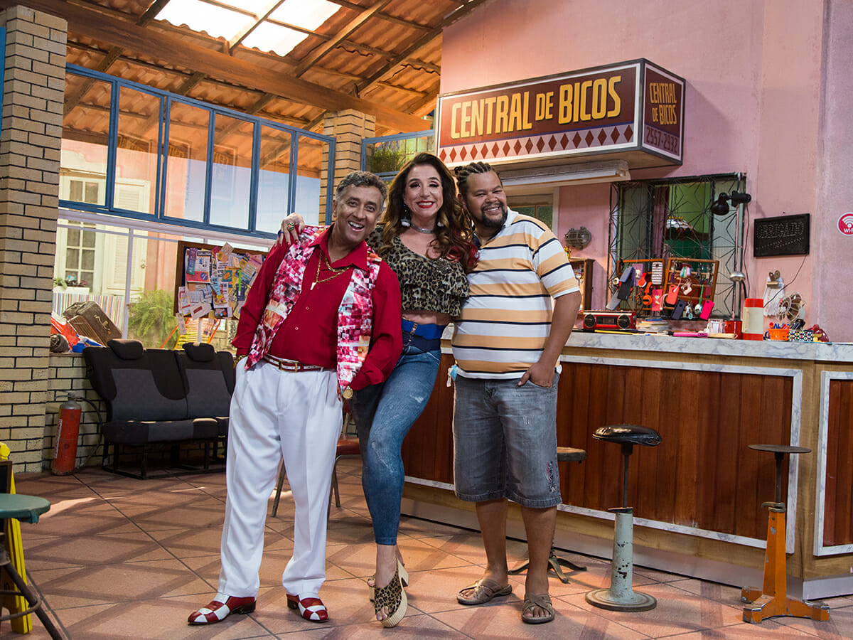 Maurício Manfrini, Marisa Orth e Babu Santana em Central de Bicos