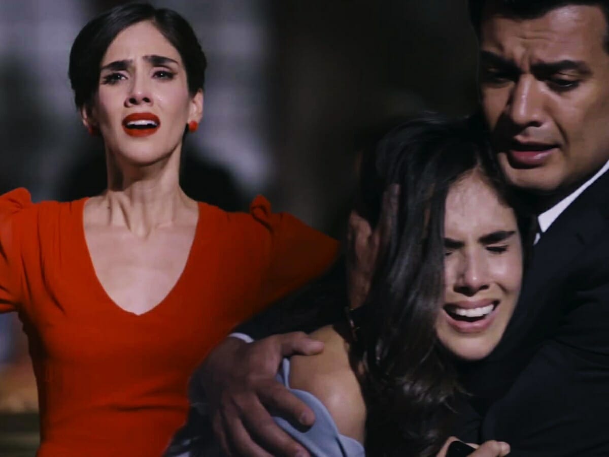 Os atores Sandra Echeverría e Andrés Palacios em cena da série A Usurpadora (Reprodução: Televisa S.A.)