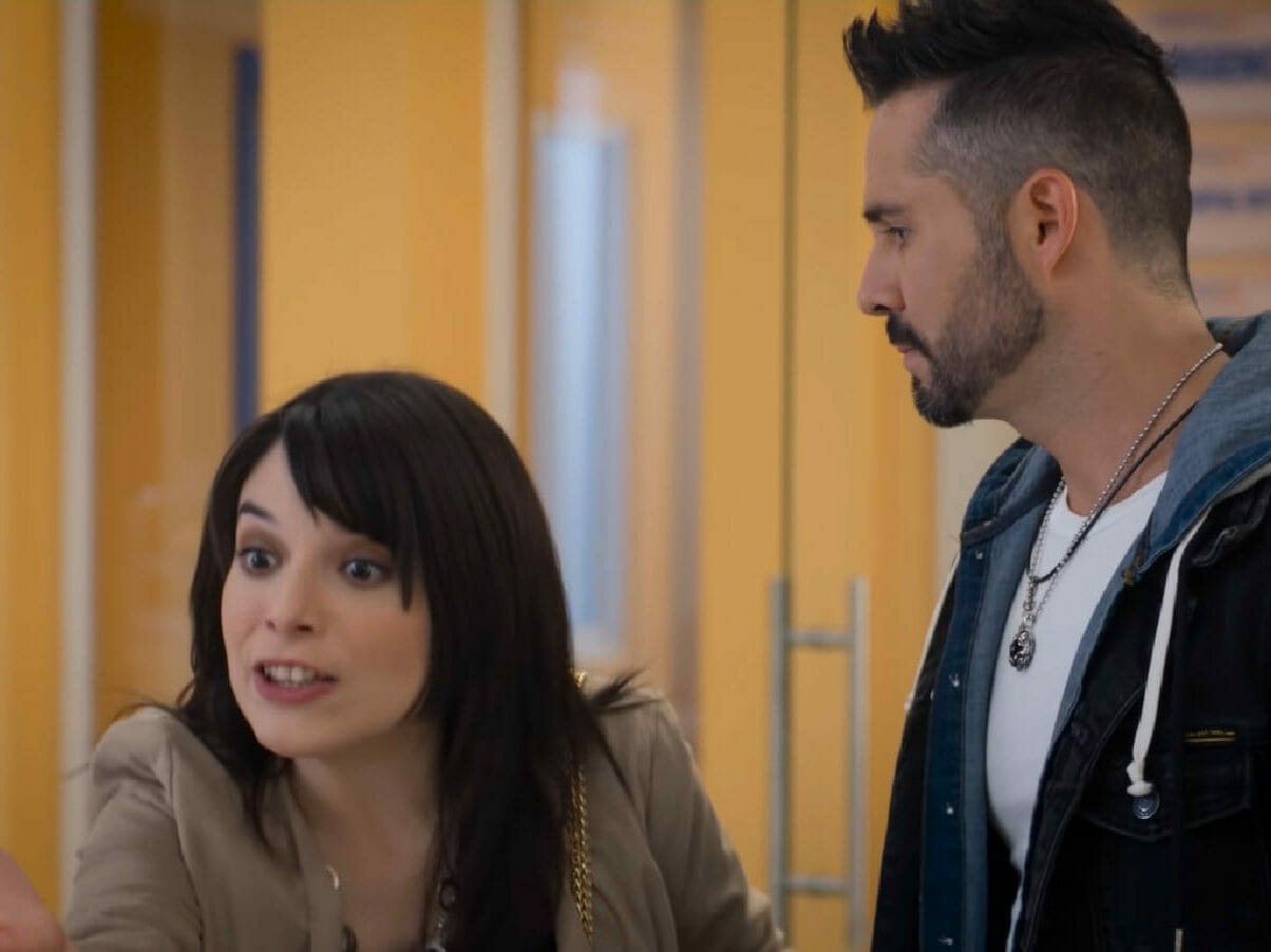 Gina (Danny Perea) e Pedro (José Ron) em Te Dou a Vida (Reprodução/YouTube)