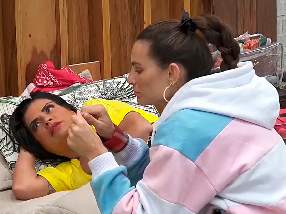 Solange Gomes e Dayane Mello em A Fazenda 13