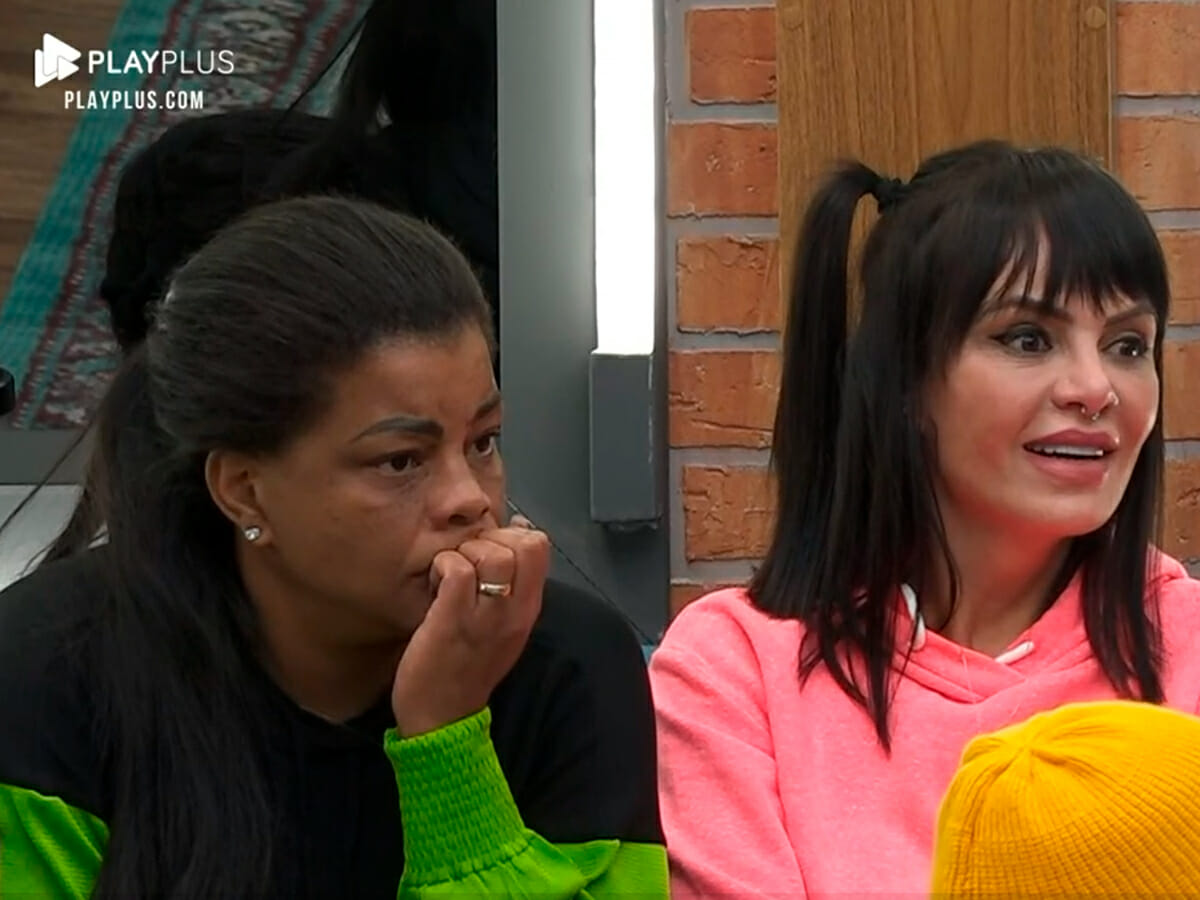 Tati Quebra Barraco e Valentina Francavilla em A Fazenda 13