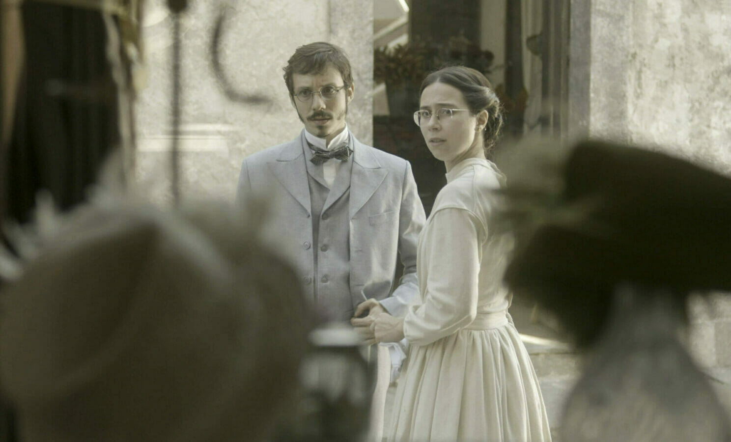 Nélio (João Pedro Zappa) e Dolores (Daphne Bozaski) vão se aproximar cada vez mais em Nos Tempos do Imperador (TV Globo/Divulgação)
