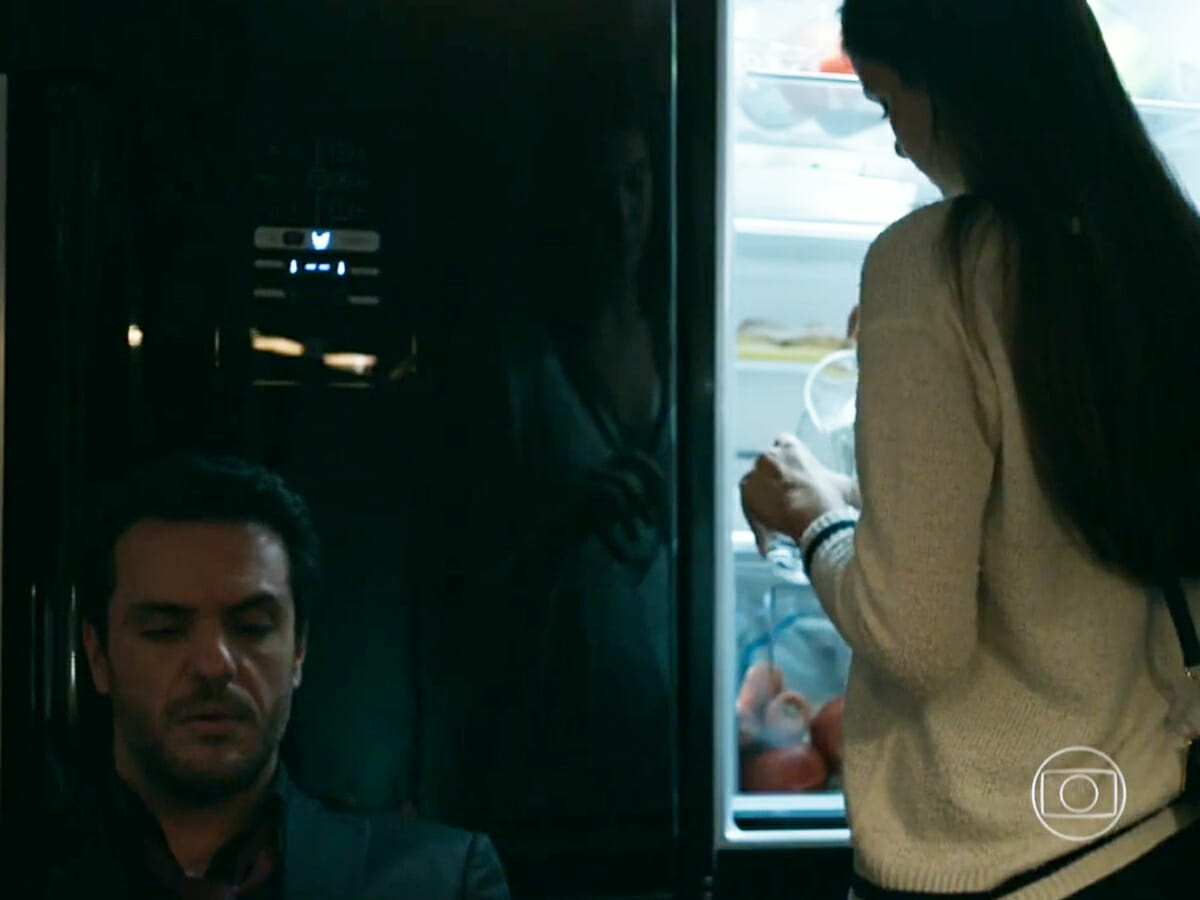 Alex (Rodrigo Lombardi) e Angel (Camila Queiroz) em Verdades Secretas