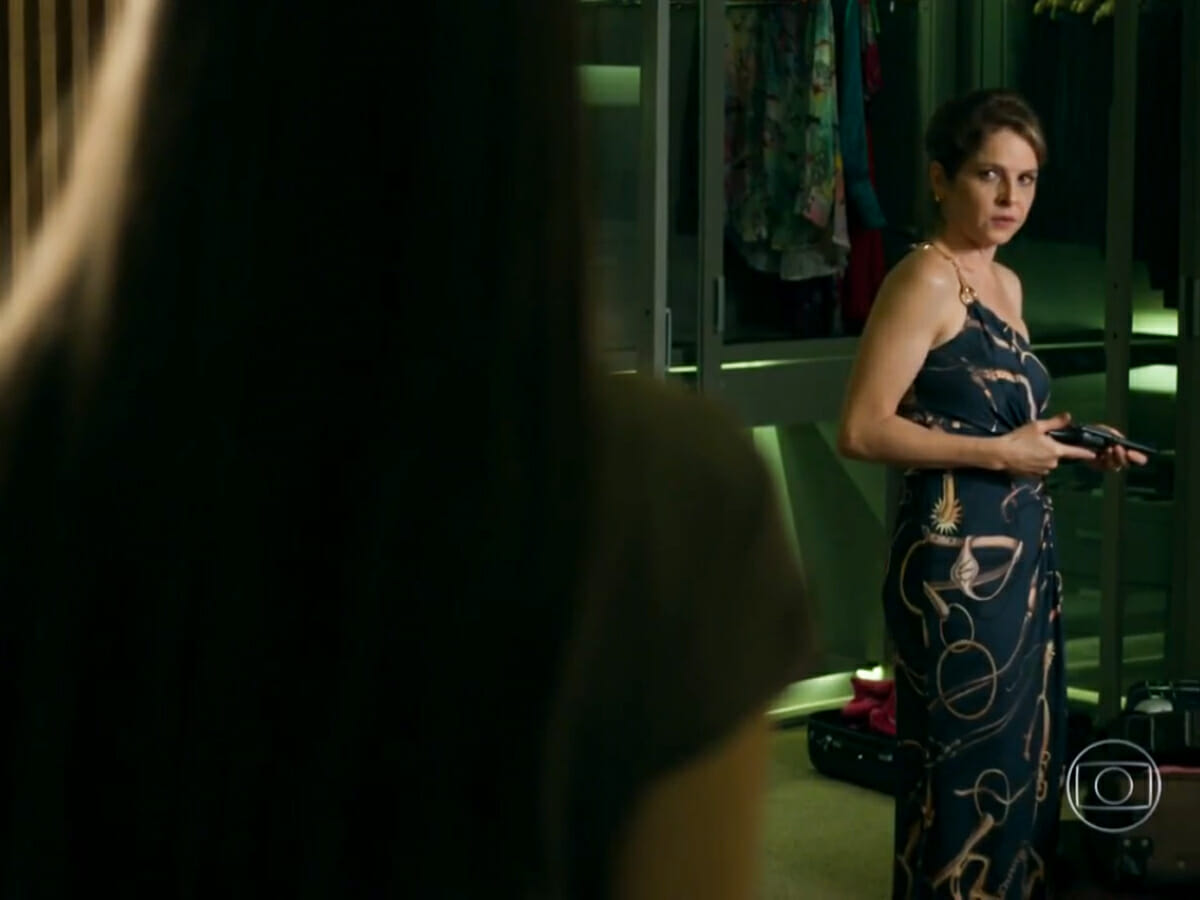 Angel (Camila Queiroz) e Carolina (Drica Moraes) em Verdades Secretas