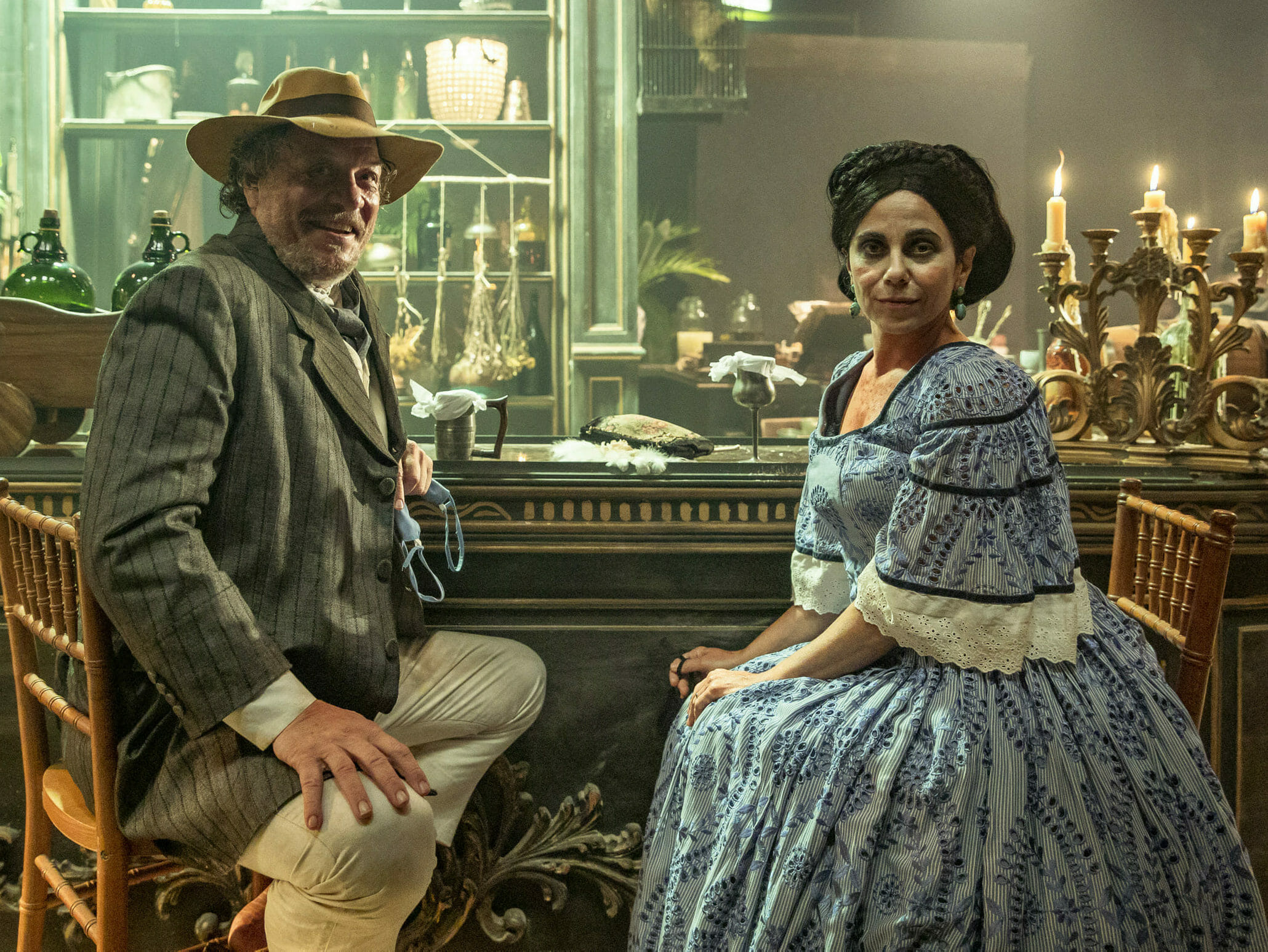Batista (Ernani Moraes) e Lota (Paula Cohen) em Nos Tempos do Imperador