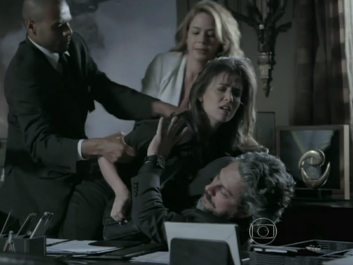 Cora (Marjorie Estiano), José Alfredo (Alexandre Nero) e Cristina (Leandra Leal) de Império