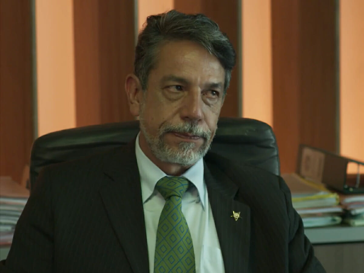 Delegado Siqueira (Marcello Escorel) em Pega Pega