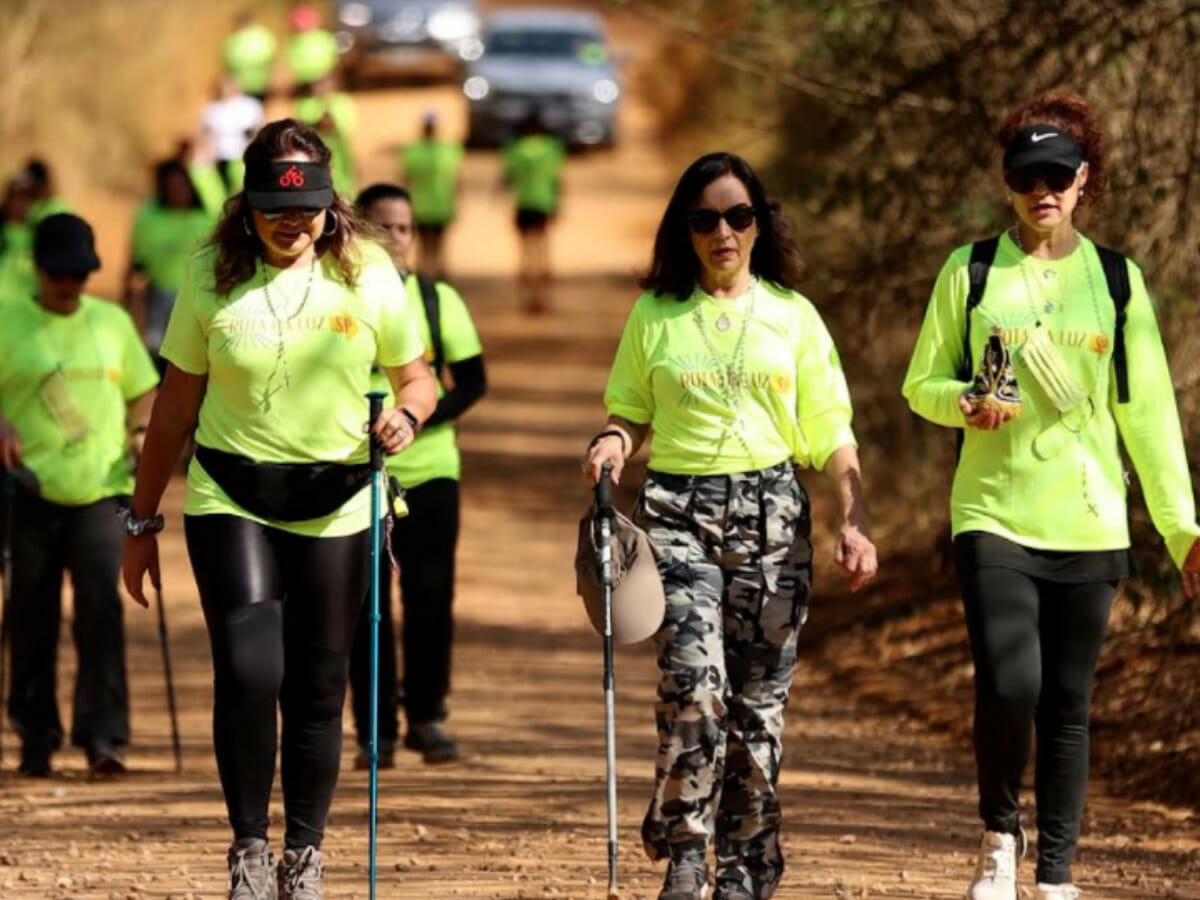 Peregrinos caminham rumo ao Santuário Nacional de Aparecida (Divulgação)