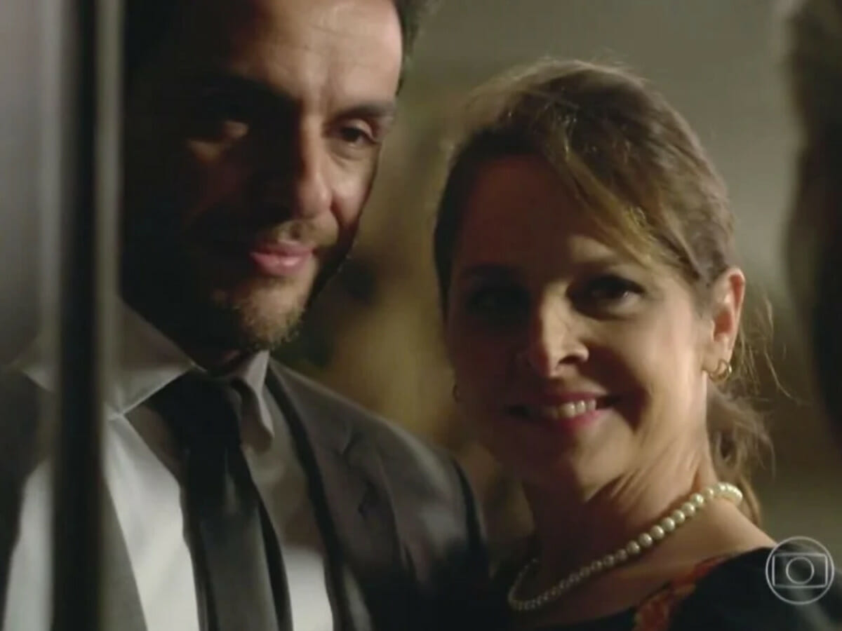 Alex (Rodrigo Lombardi) e Carolina (Drica Moraes) em Verdades Secretas (Reprodução/Globo)