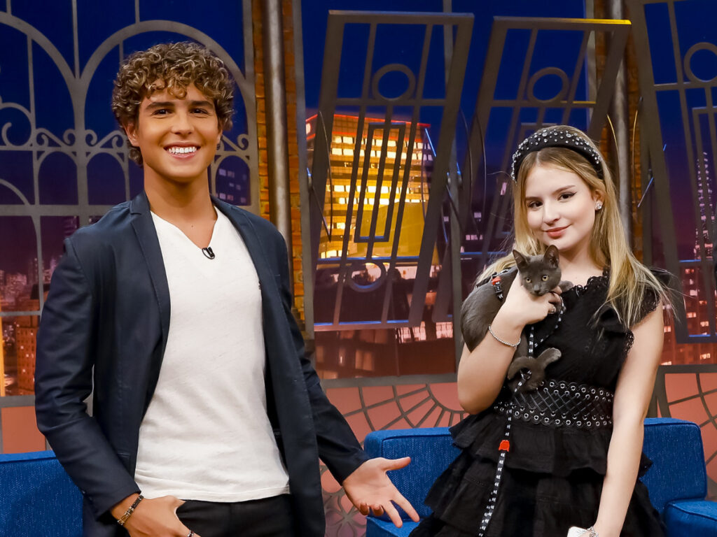 Igor Jansen e Sophia Valverde são os protagonistas de Poliana Moça, que estreia em 2022 no SBT (Reprodução/SBT)