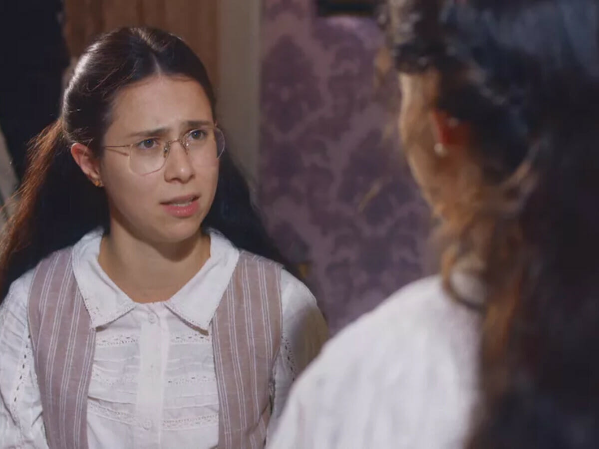 Dolores (Daphne Bozaski) e Pilar (Gabriela Medvedovski) em Nos Tempos do Imperador (Reprodução Globo)