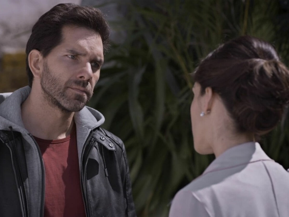 Fernando (Arap Bethke) e Paulina (Sandra Echeverría) em A Usurpadora