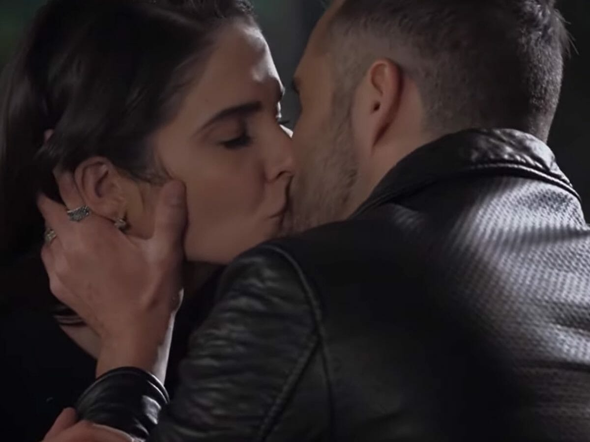 Helena (Eva Cedeño) e Pedro (José Ron) em Te Dou a Vida (Reprodução Televisa)
