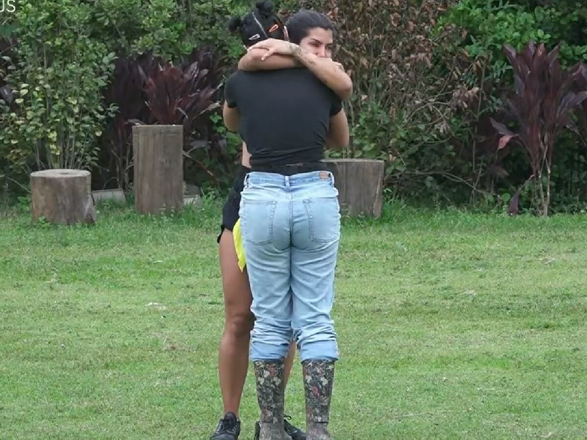 Marina Ferrari e Aline Mineiro em A Fazenda 13_3110