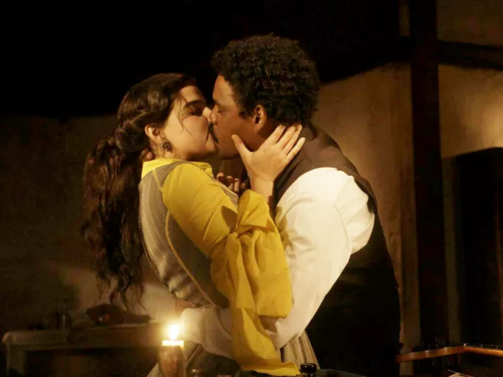 Pilar (Gabriela Medvedovski) e Samuel (Michel Gomes) em Nos Tempos do Imperador (Divulgação Globo)