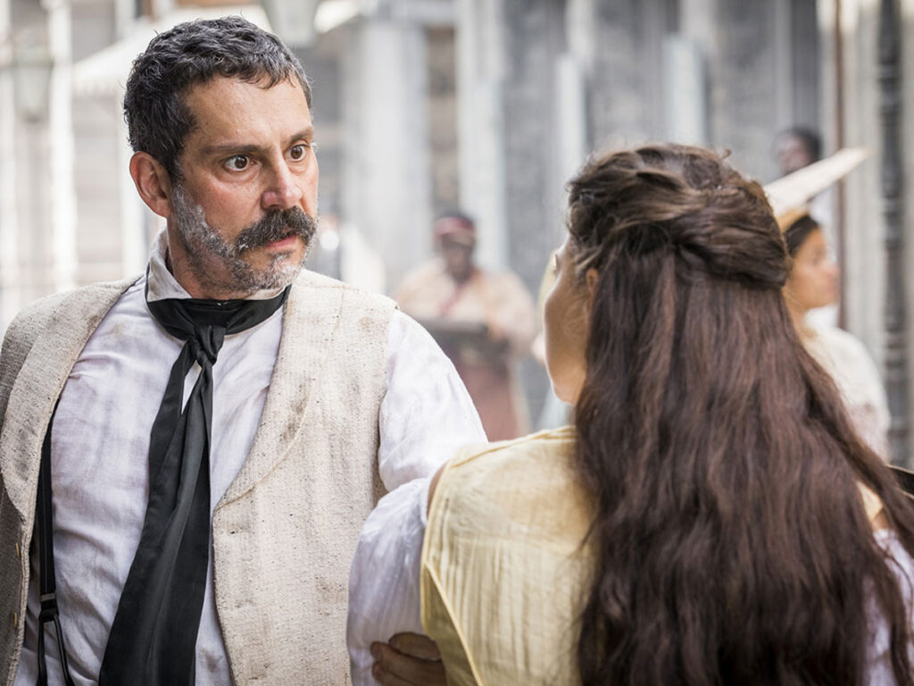 Tonico (Alexandre Nero) e Pilar (Gabriela Medvedovski) em Nos Tempos do Imperador