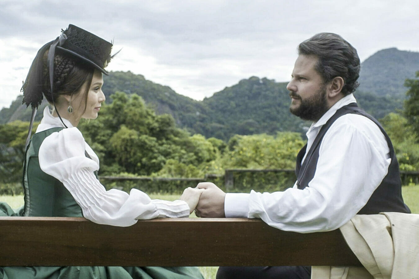 Luísa (Mariana Ximenes) e Pedro (Selton Mello) de Nos Tempos do Imperador (Divulgação/TV Globo)