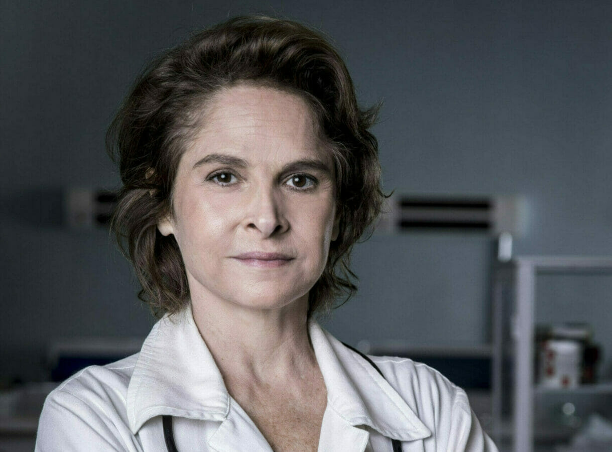 Drica Moraes interpreta Vara em Sob Pressão (Divulgação/TV Globo)