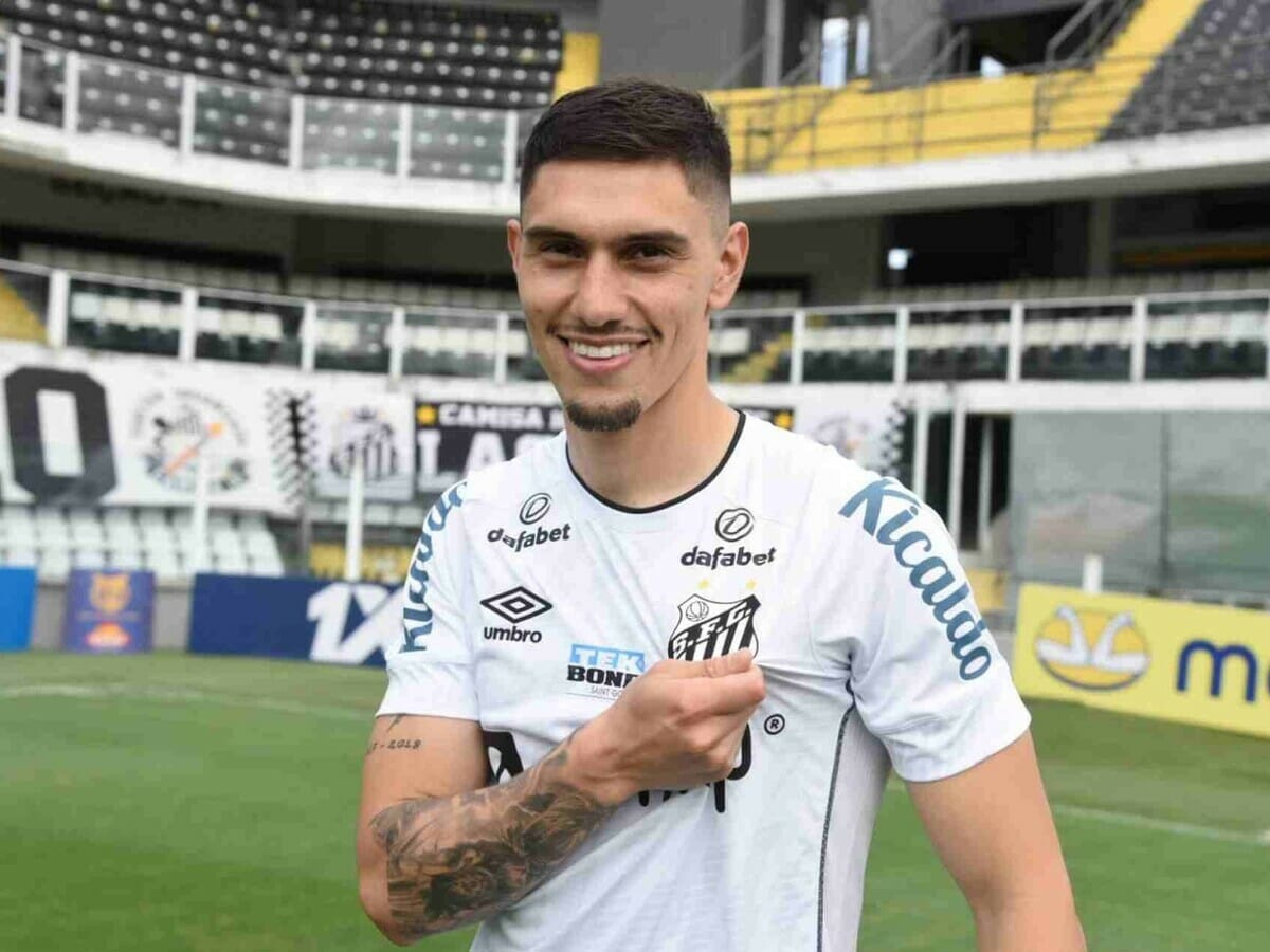 Emiliano Velázquez, do Santos