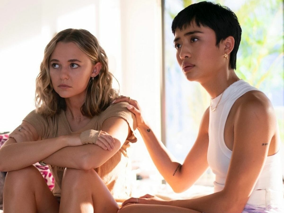 Madison Iseman (à esq.) e Brianne Tju na série Eu Sei o Que Vocês Fizeram no Verão Passado