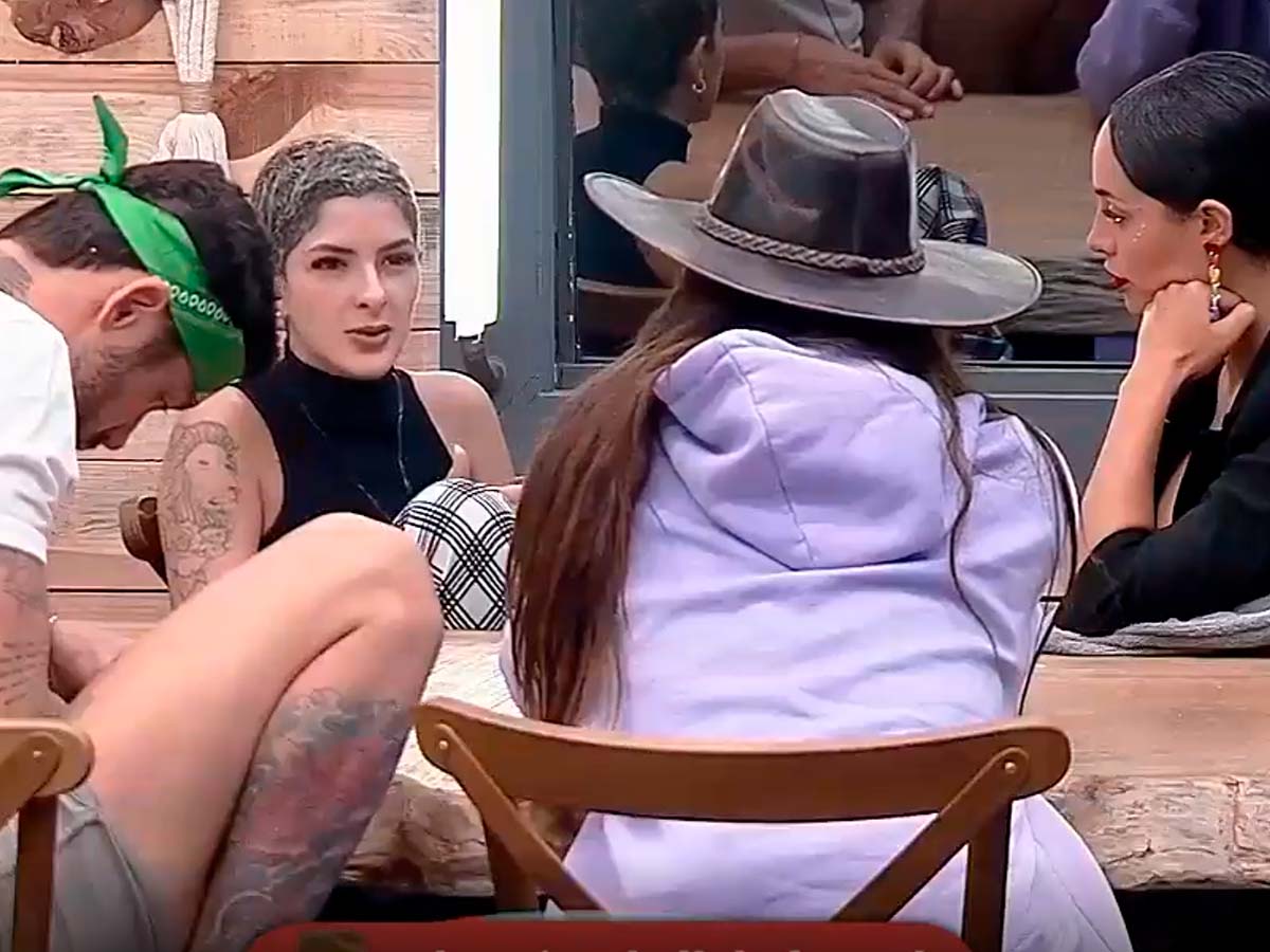 Rico Melquiades, Lary Bottino, Dayane Mello e Aline Mineiro em A Fazenda 13