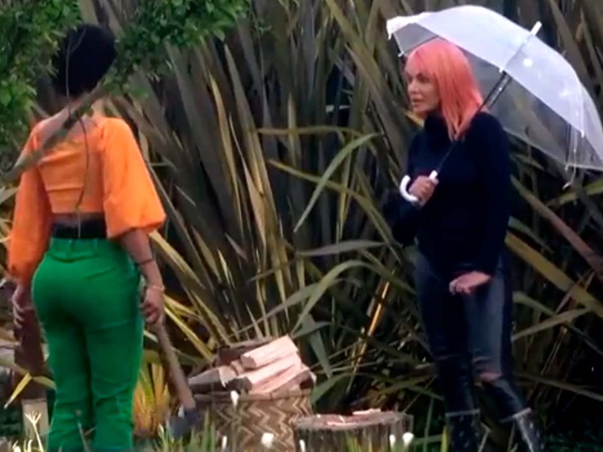 Aline Mineiro e Valentina Francavilla em A Fazenda 13