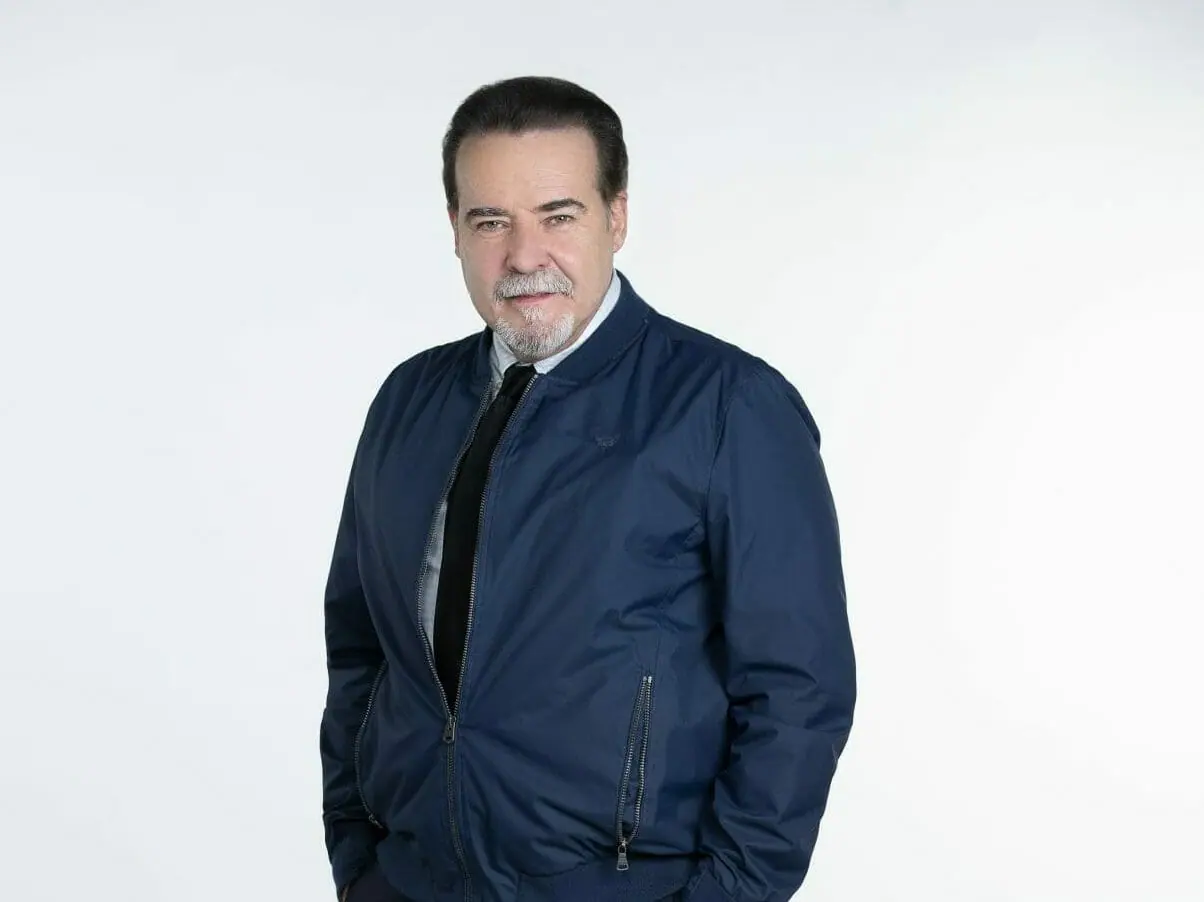 Nélson (César Évora) em Te Dou a Vida (Divulgação/SBT)