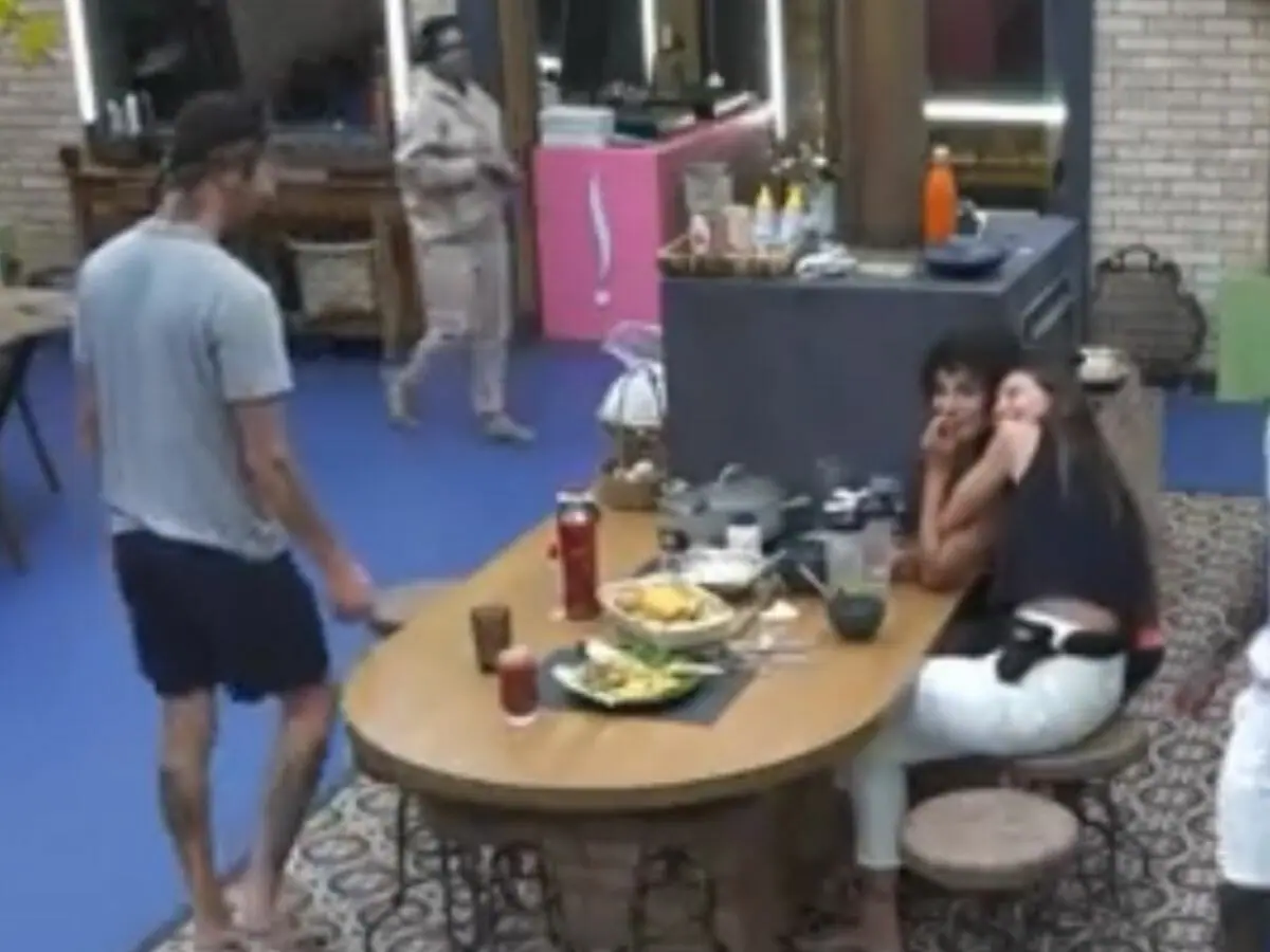 Aline Mineiro e Dayane Mello reassumem romance- em A Fazenda 13