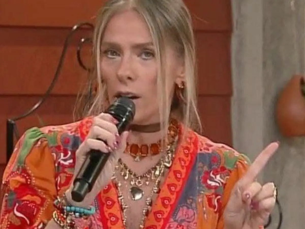 Adriane Galisteu anuncia o Poder da Chama Vermelha neste domingo