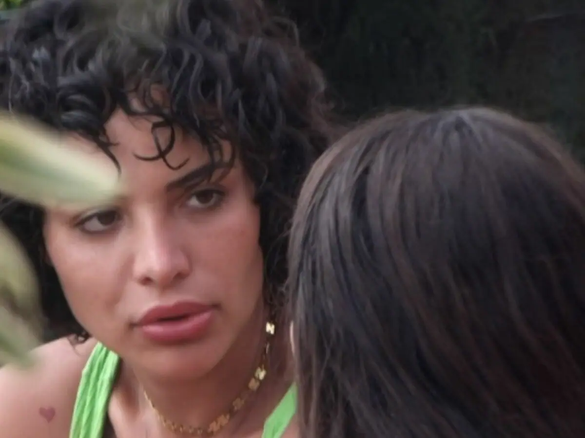 Aline Mineiro e Dayane Mello em A Fazenda 13
