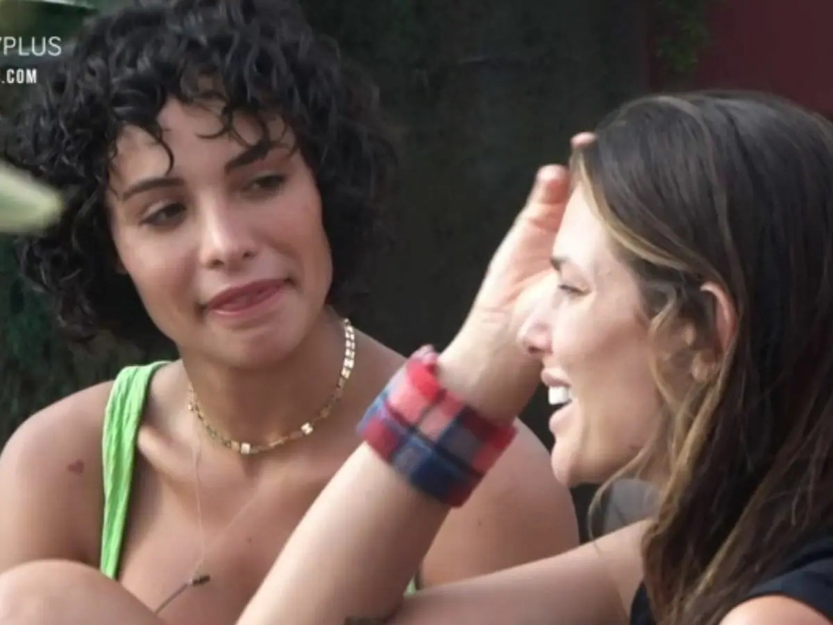 Aline Mineiro e Dayane Mello em A Fazenda 13