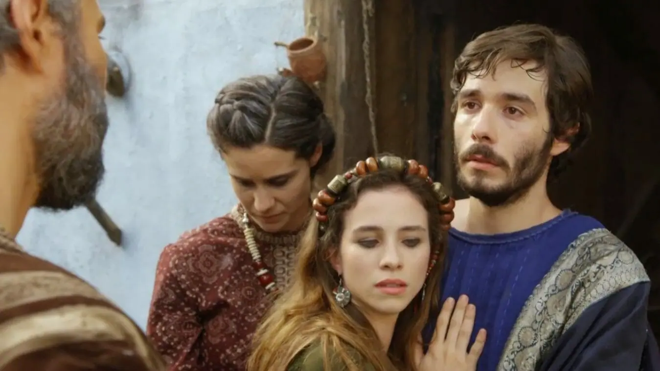 Abrão (Vitor Novello) e Sarai (Laryssa Ayres) em A Bíblia (Reprodução)