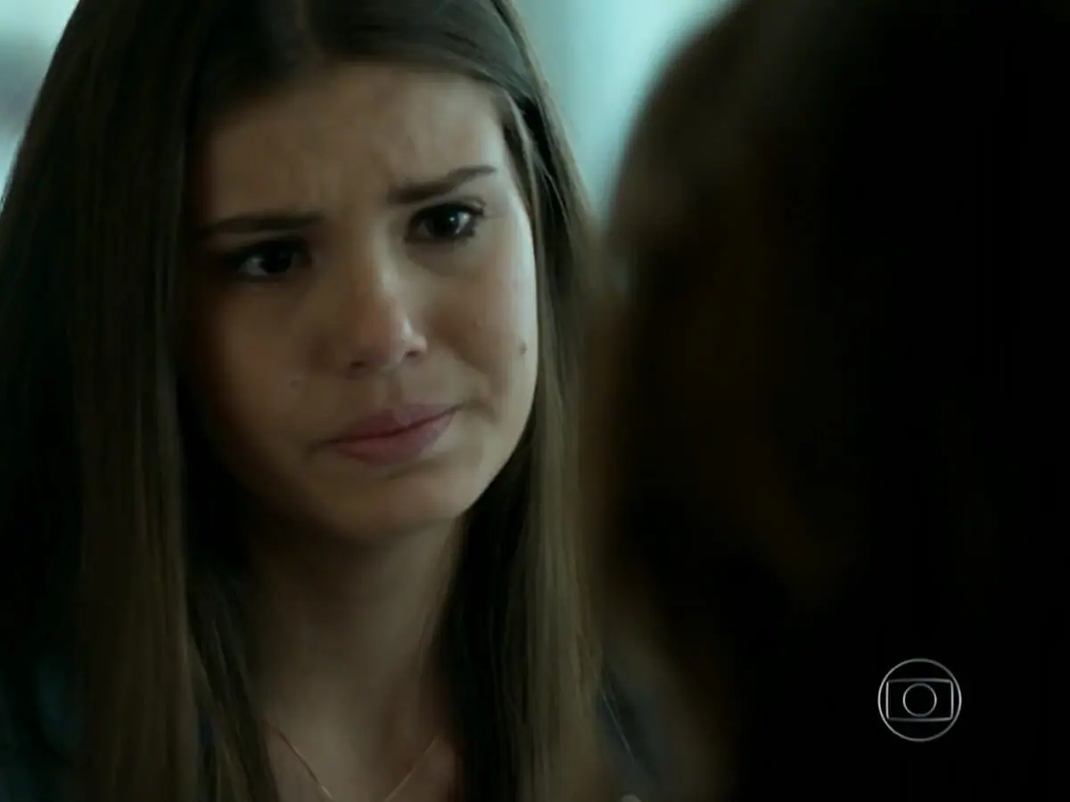 Angel (Camila Queiroz) e Fanny (Marieta Severo) em Verdades Secretas