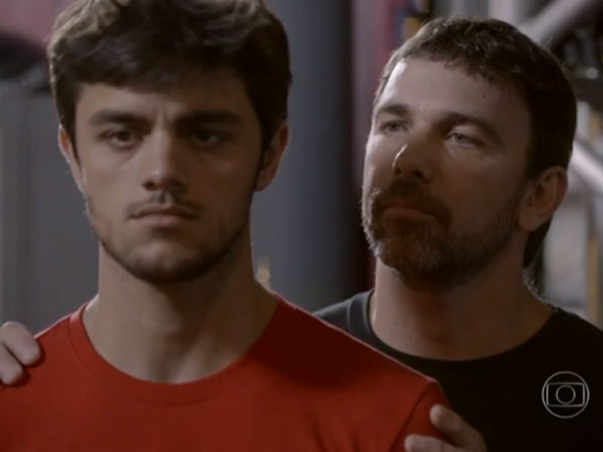 Cobra (Felipe Simas) e Lobão (Marcelo Faria) de Malhação Sonhos